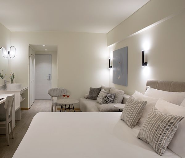 JUNIOR SUITE WITH POOL VIEW