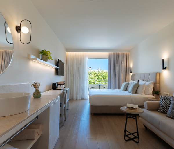 JUNIOR SUITE WITH POOL VIEW
